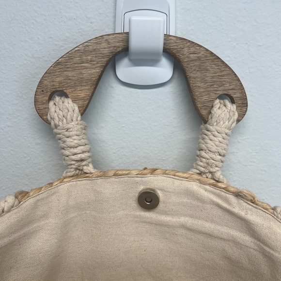 Made In India | Beaded/Seashell Hand-Tote Bag 🐚 - Picture 6 of 7